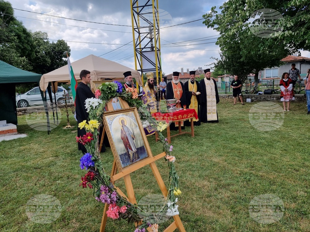 Село Манастир - православен храм - първа копка