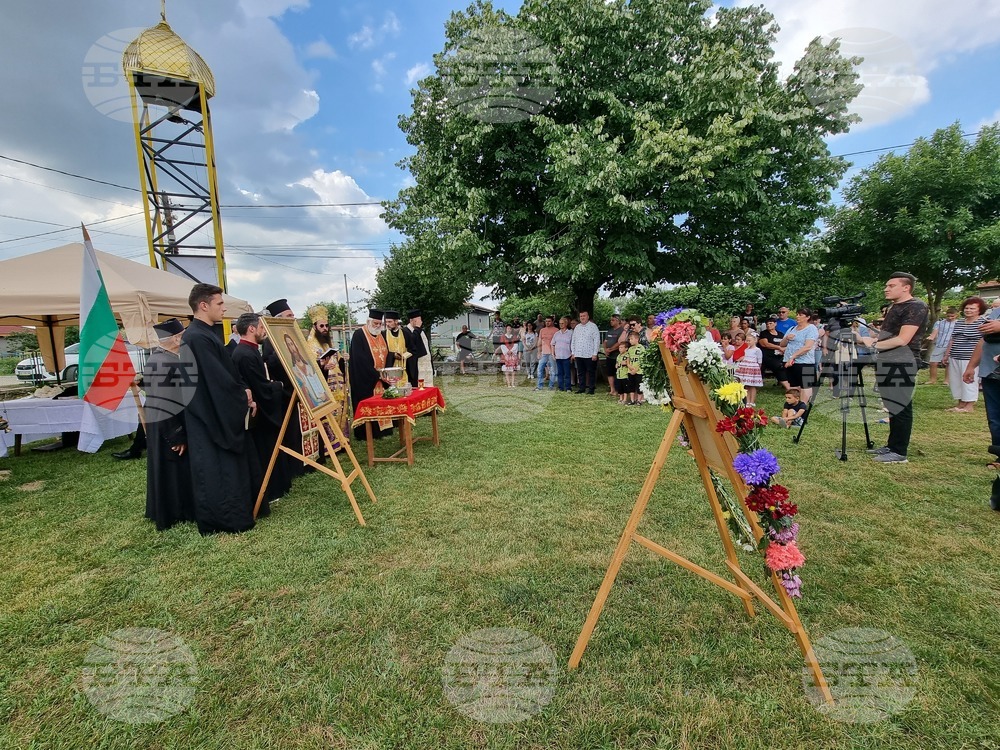 Село Манастир - православен храм - първа копка
