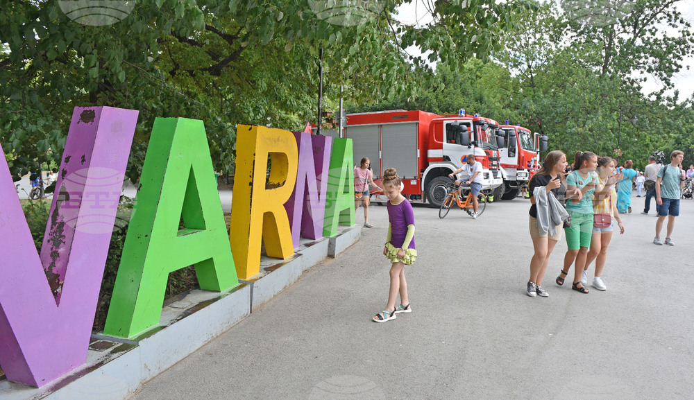 Варна - „С обич за децата в памет на бащите герои“