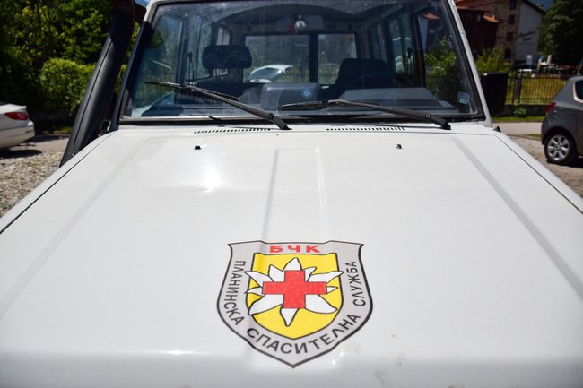 Четириместен самолет е кацнал аварийно в местността Спано поле край Сандански, няма тежко пострадали, информираха от полицията