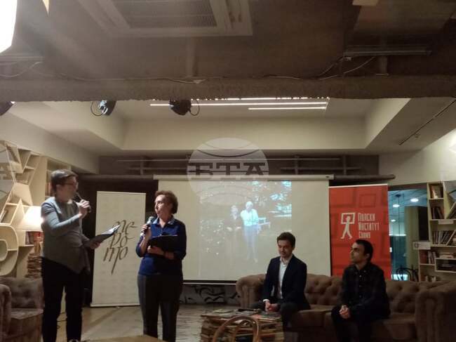 Старият превод на "Соларис" е от руски език, затова в текста липсват цели фрагменти