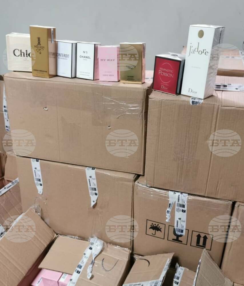 Митнически служители задържаха близо 2000 контрабандни парфюма на МП Лесово