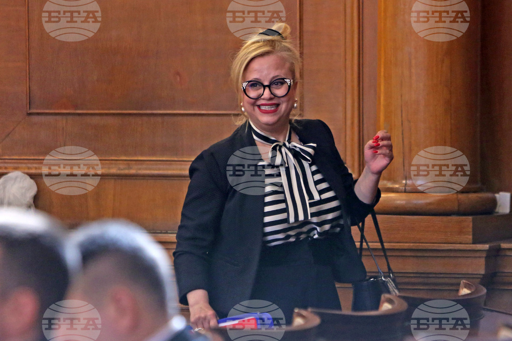 Парламент - заседание - Ана Джумалиева