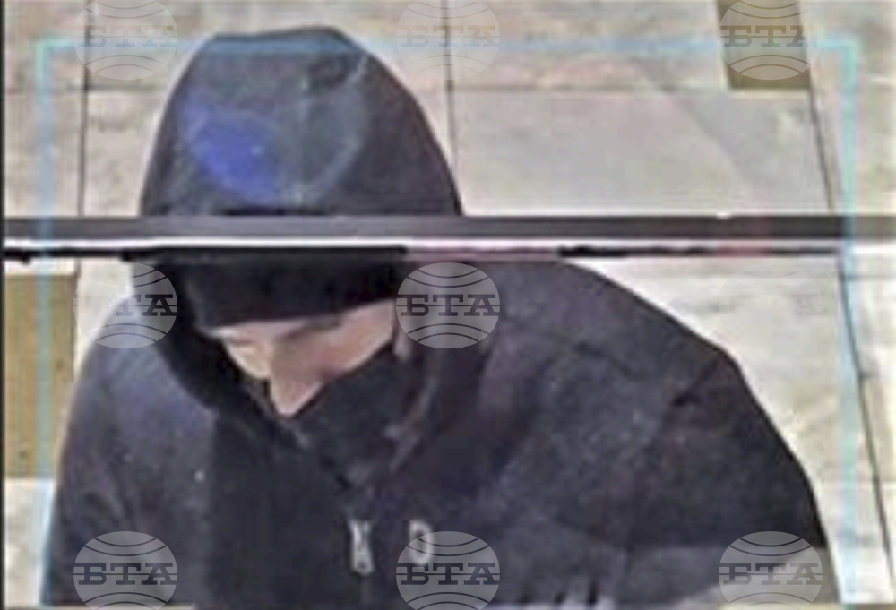 Британската полиция издирва заподозрени за обир на артефакти от музей в Бристол