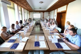 Институции - публични финанси - кръгла маса