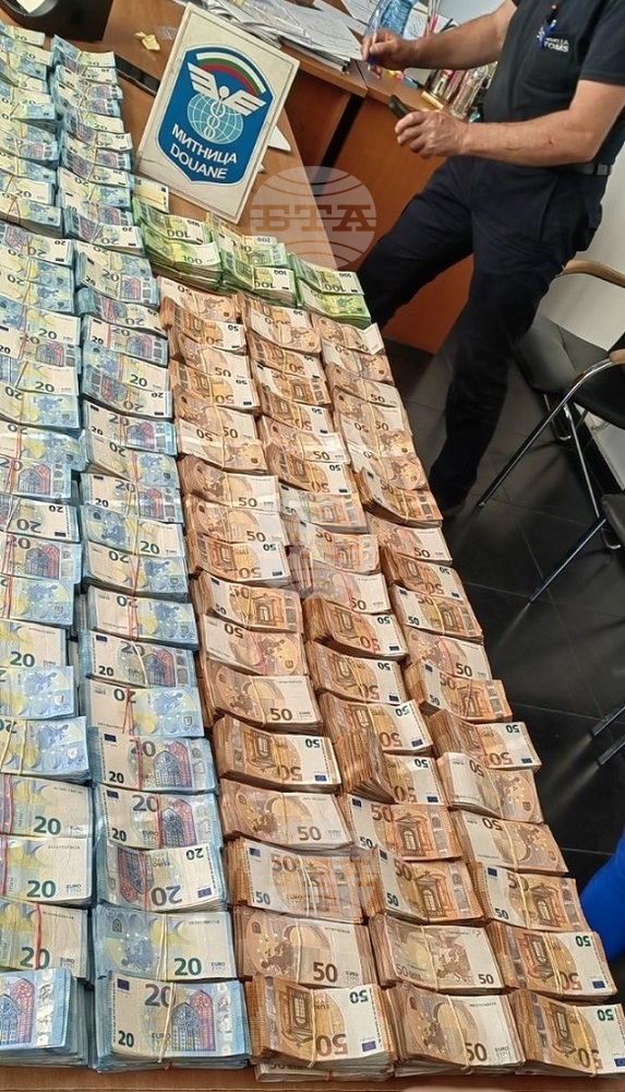 Недекларирана валута за над 1.7 млн. лева е задържана на "Капитан Андреево"