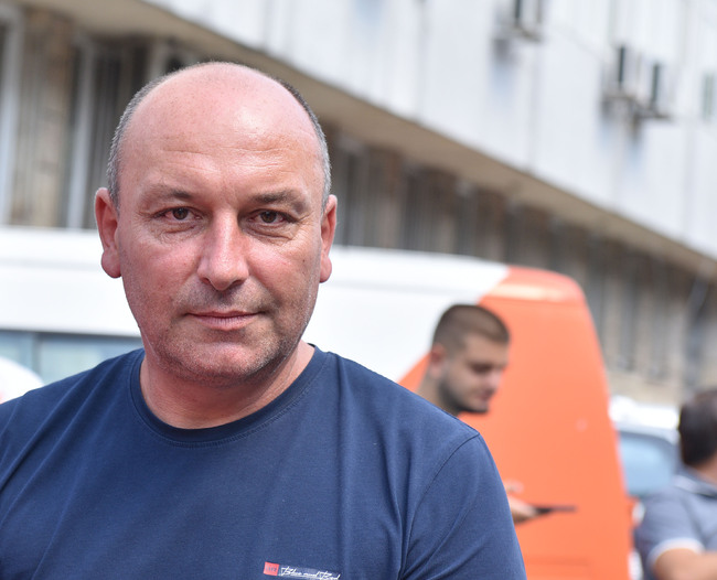 Шофьори на линейки протестираха символично във Варна с искане за промяна на категорията им труд