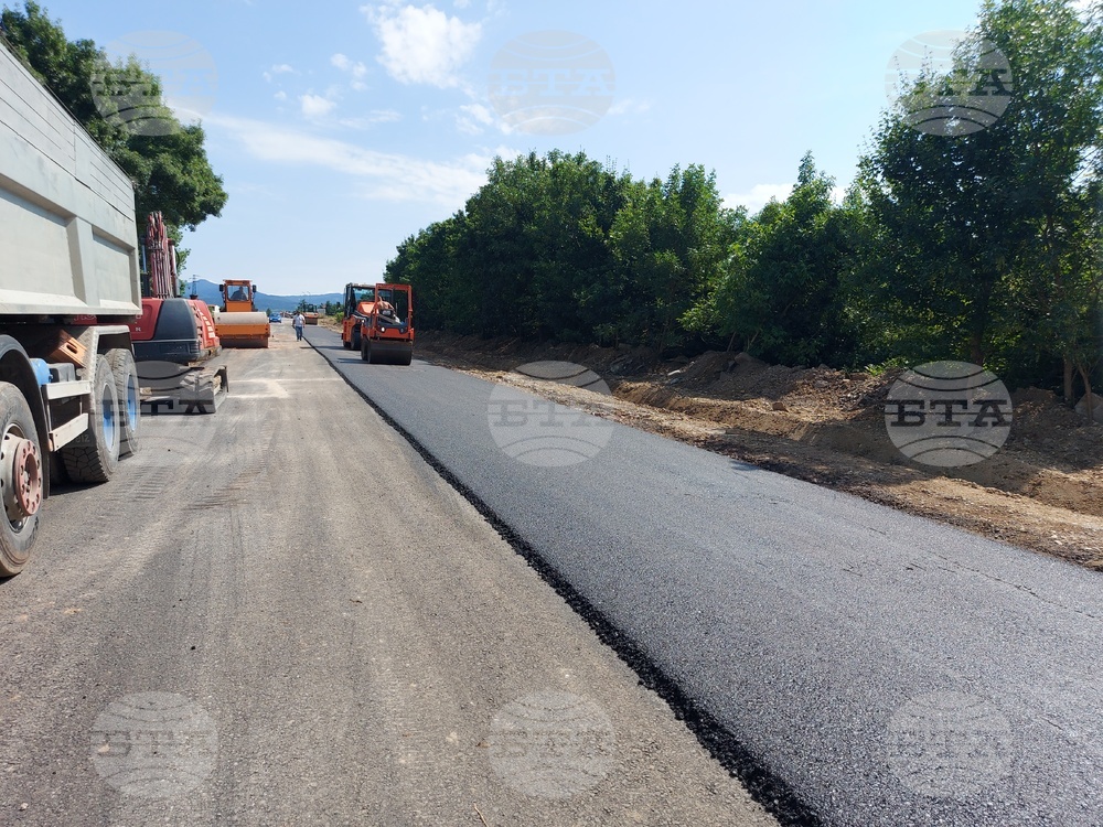 Възстановява се движението по ул."Eзерата" от кръстовище с ул. „Чепинско шосе" до моста над р. Лесновска при с. Негован