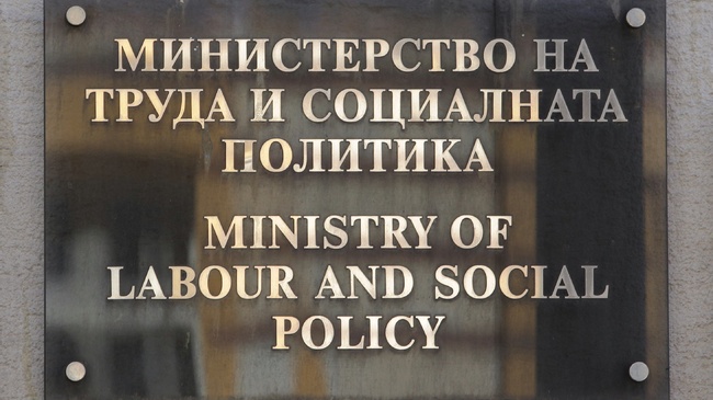 Labour Ministry Joins National Push Against Real Estate Fraud in Elder Care Sector