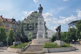 Плевен - паметник - вандализъм