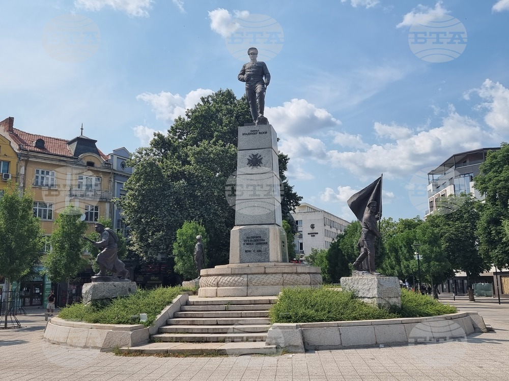 На Архангелова Задушница в Плевен ще бъде отслужена панихида за загиналите воини, допълнителни електробуси ще пътуват до гробищни паркове