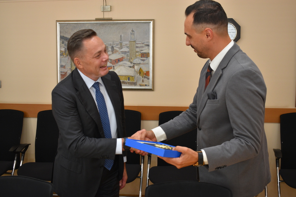 Министър Богданов и посланикът на Казахстан обсъдиха сътрудничество в производството на зелен водород