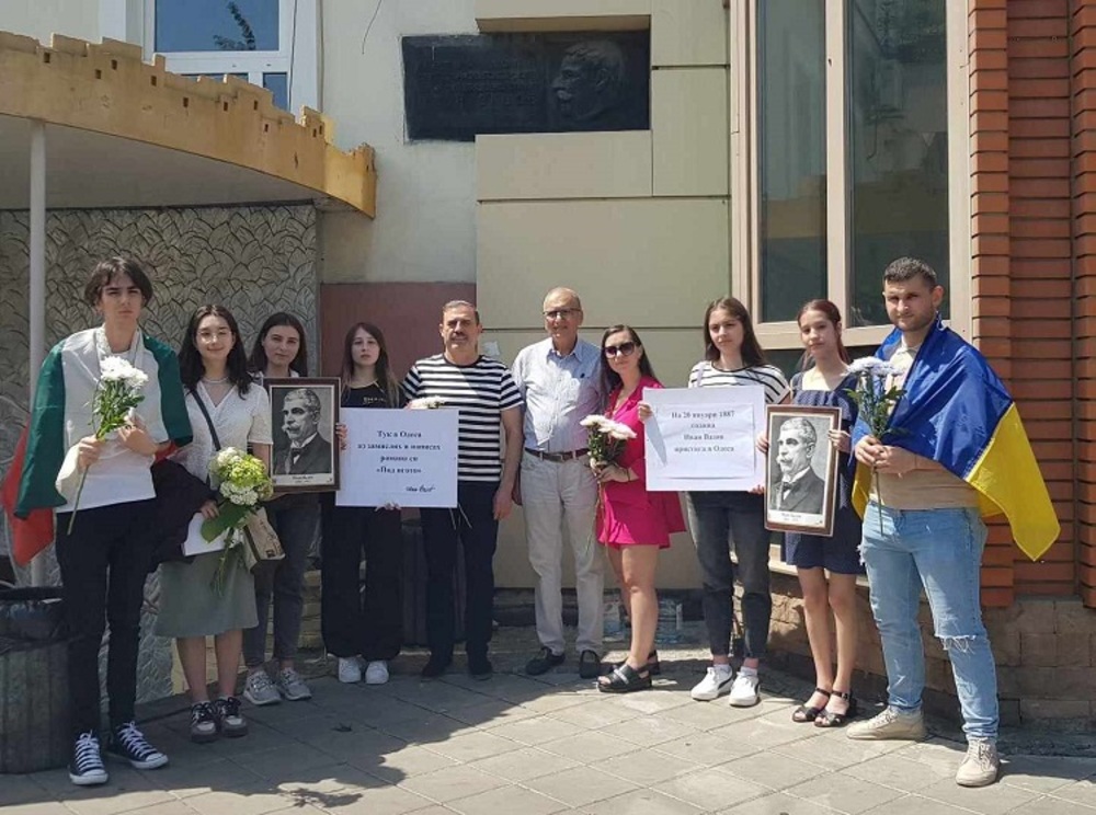 Bulgarians from Odessa Pay Homage to Writer Ivan Vazov