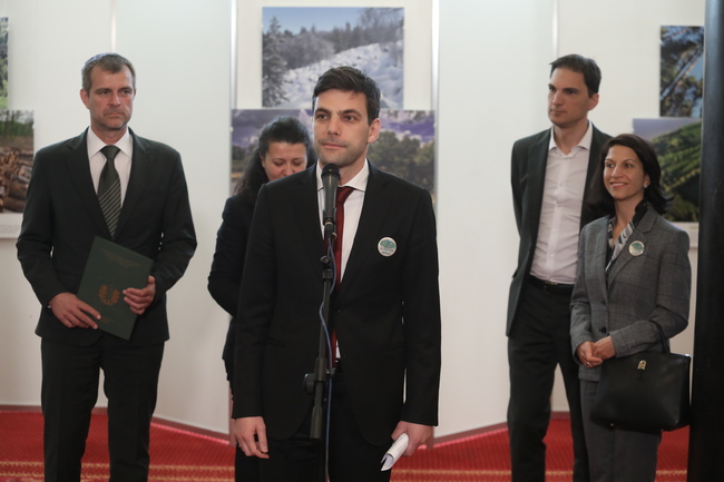 В Народното събрание беше открита фотоизложба, посветена на Седмицата на гората