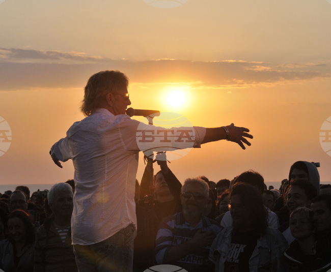 Джон Лоутън, британски музикант и певец