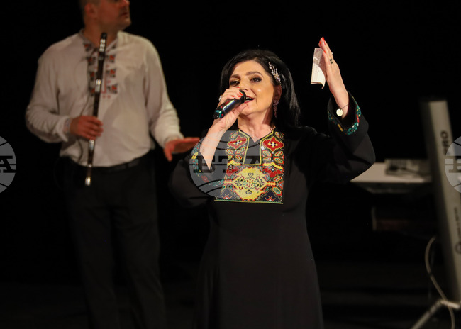 Бургас - Жечка Сланинкова - юбилеен фолклорен концерт 