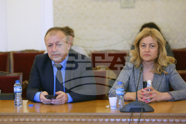 Парламент - Комисия по икономическа политика и иновации
