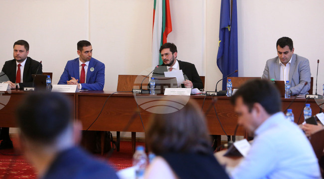 Парламент - Комисия по електронно управление и информационни технологии