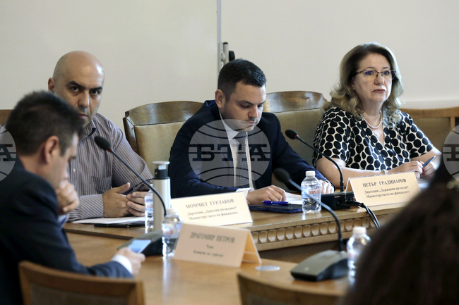  Парламент - Комисия по туризъм