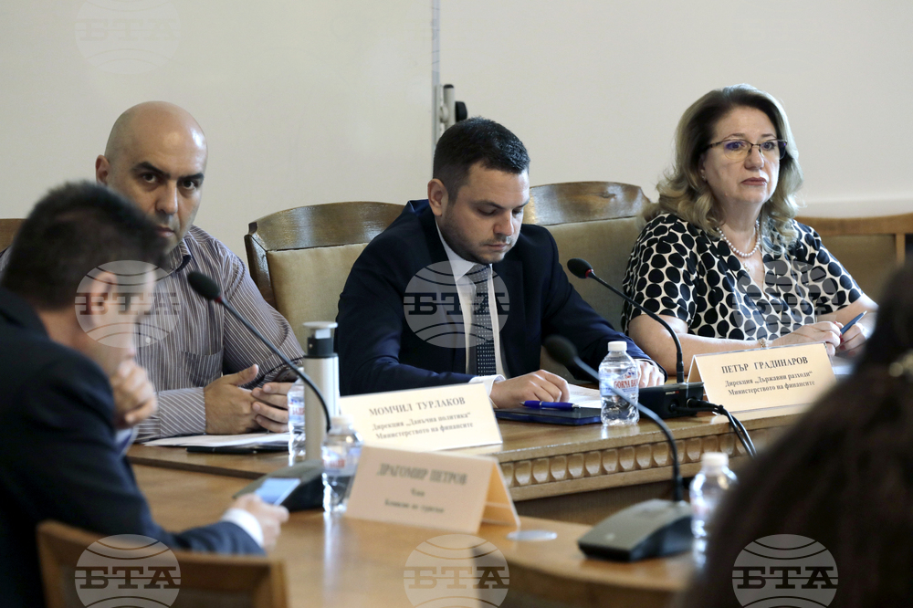 Парламент - Комисия по туризъм