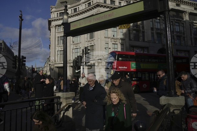 Британските заплати продължават да растат в края на 2024 г., показват официални данни