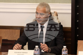 Парламент - Комисия за контрол над службите за сигурност - Пламен Тончев