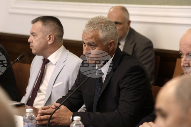 Парламент - Комисия за контрол над службите за сигурност