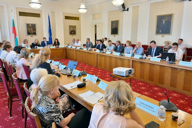 Отпадъците са сериозен проблем при свободното къмпингуване, заявиха на дискусия кметове на морски общини