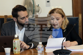 Парламент - Комисия по правни въпроси