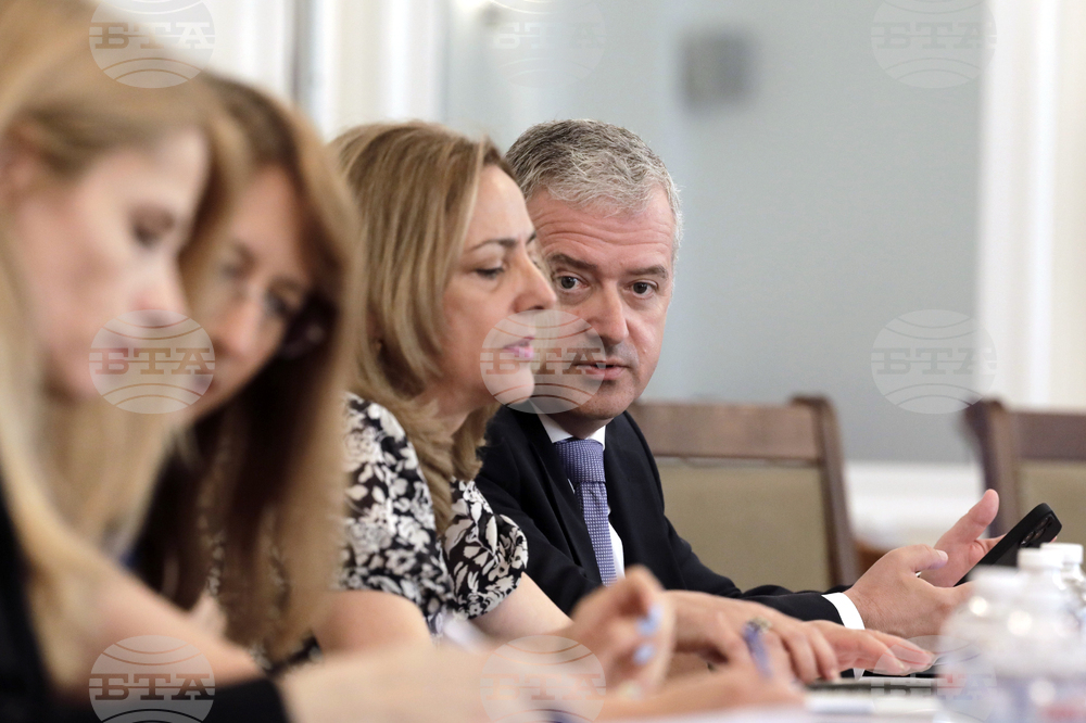 Парламент - Комисия по външна политика