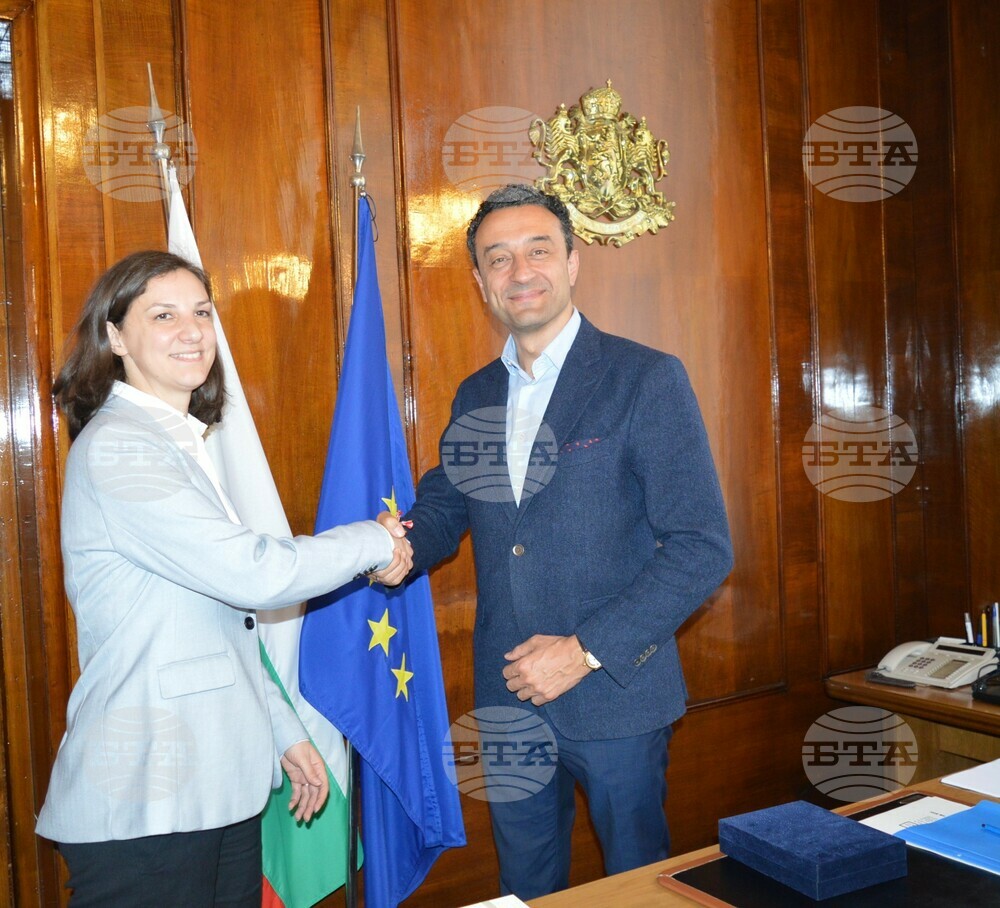 Innovations and Growth Minister Lorer Confers with Kosovo’s Economy Minister Rizvanolli