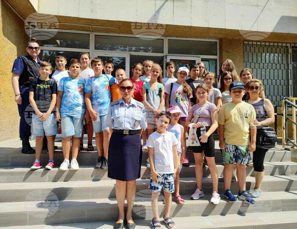 Децата от клуб „Млад скаут“ посетиха Районното полицейско управление в Силистра
