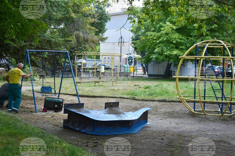Община Разград: Започна подготовка за реконструкция на детска площадка на ул. „Васил Левски“, новите съоръжения са дарение от „Биовет“