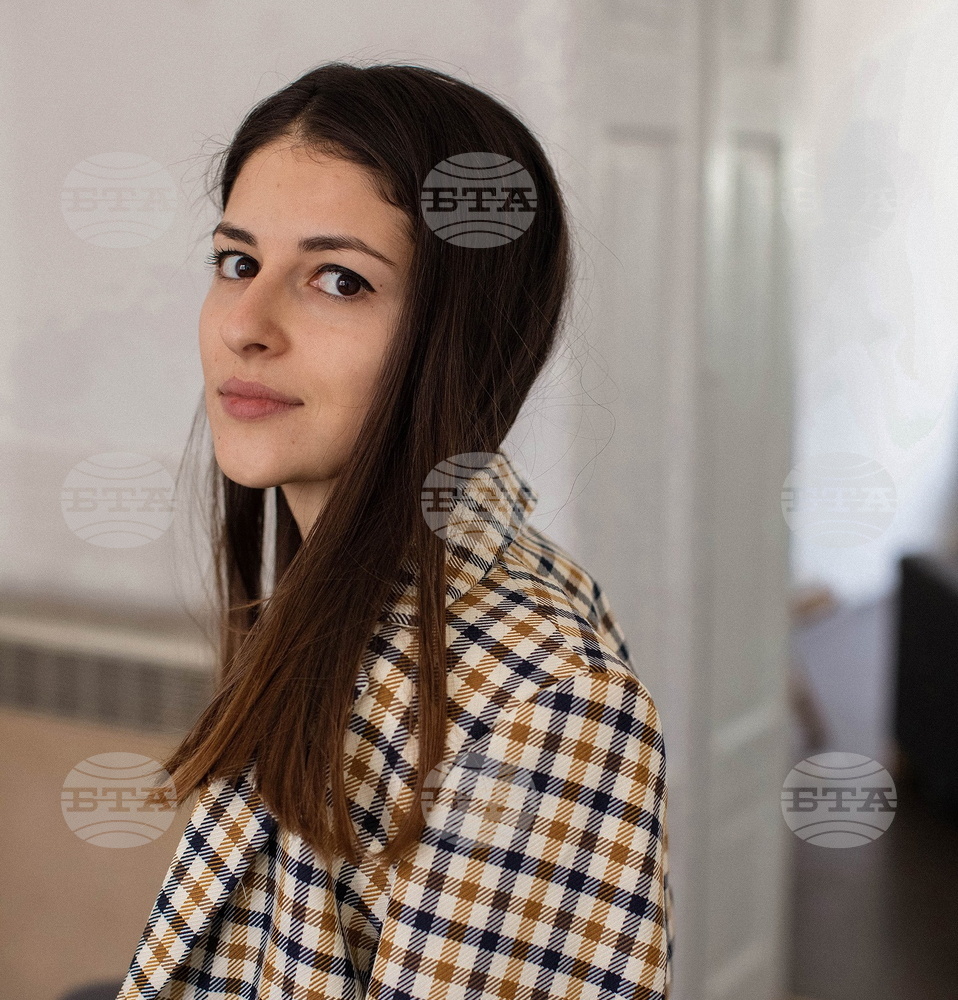 Светът е едно голямо стихотворение, в което живеем, казва поетесата Теа Монева