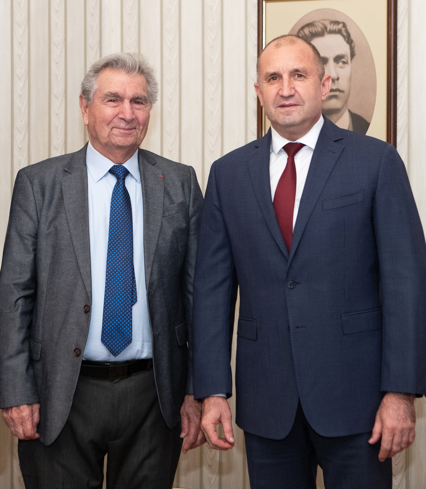 Президентът Радев: България високо цени приноса на проф. Бар-Зоар за отстояването на историческата истина и популяризирането на уникалния акт на спасяването на българските евреи