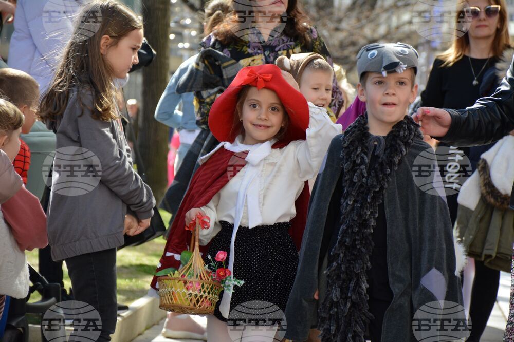Благоевград - парад - приказни герои
