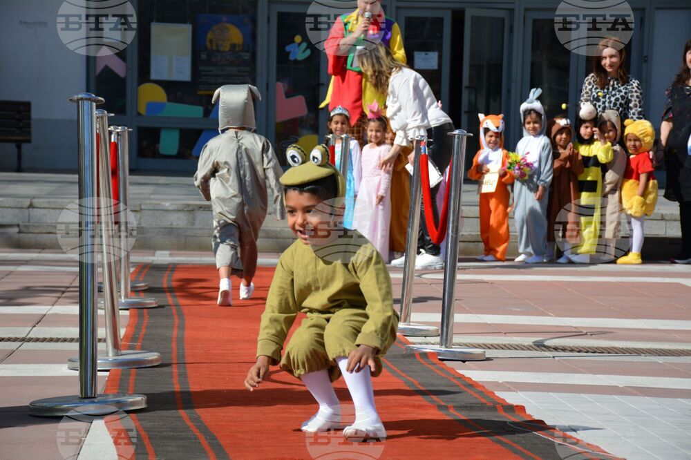 Благоевград - парад - приказни герои
