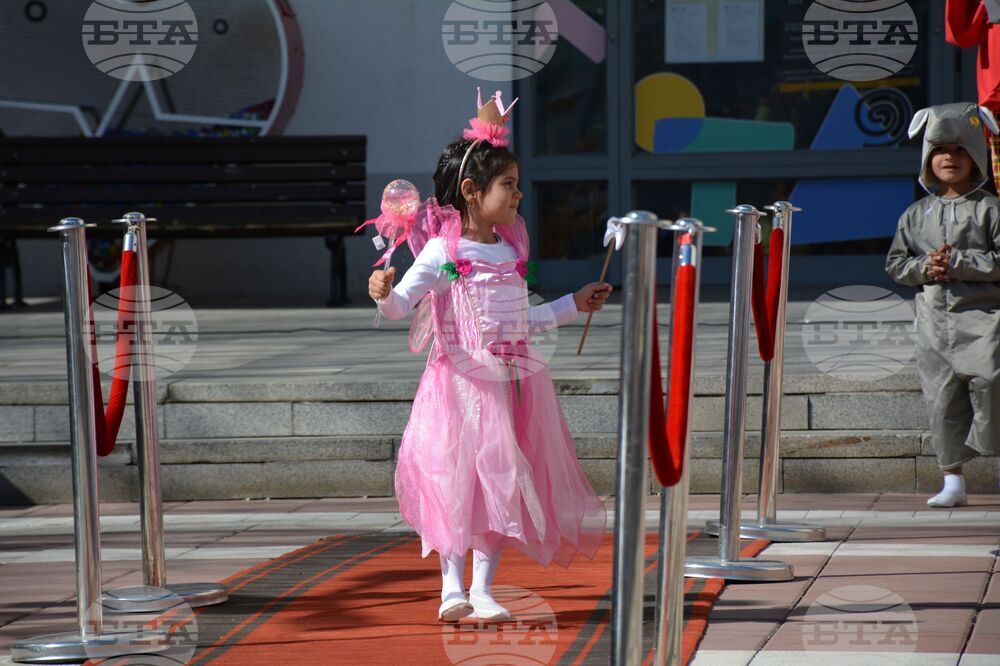 Благоевград - парад - приказни герои