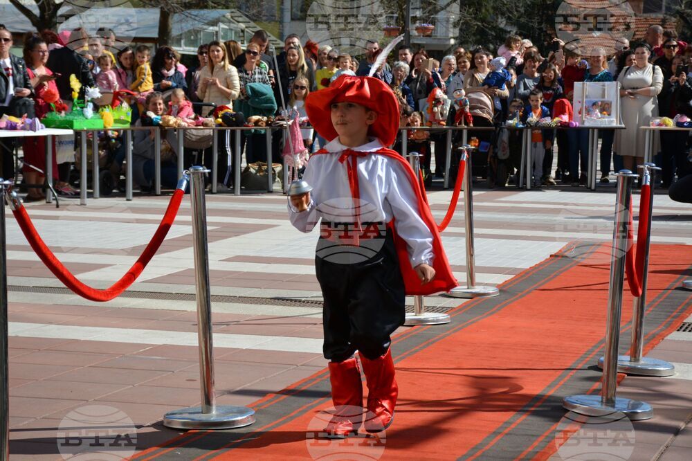 Благоевград - парад - приказни герои