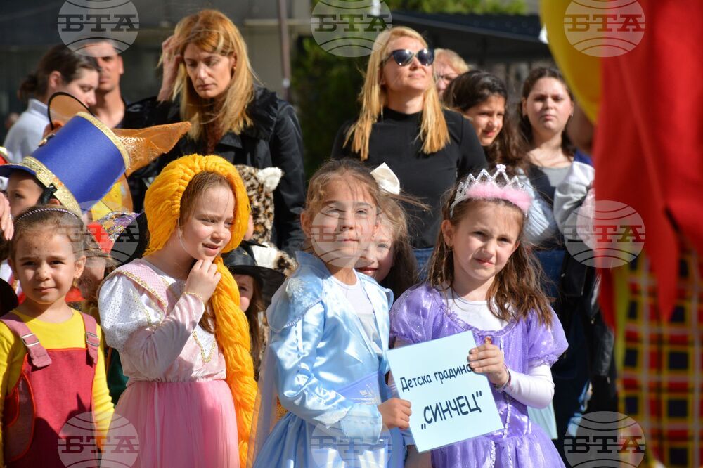 Благоевград - парад - приказни герои