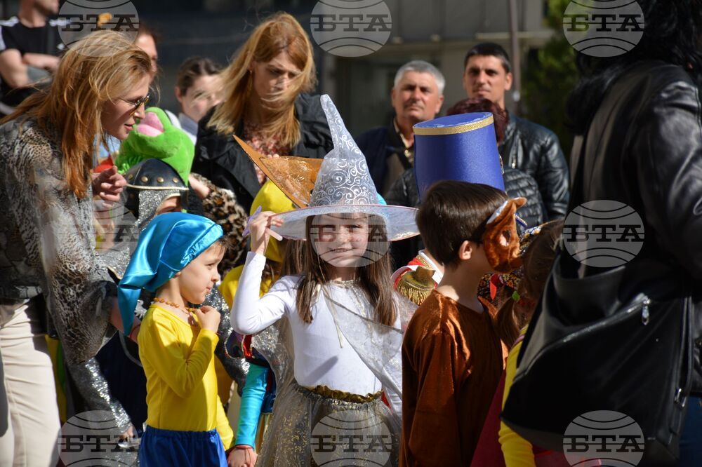 Благоевград - парад - приказни герои