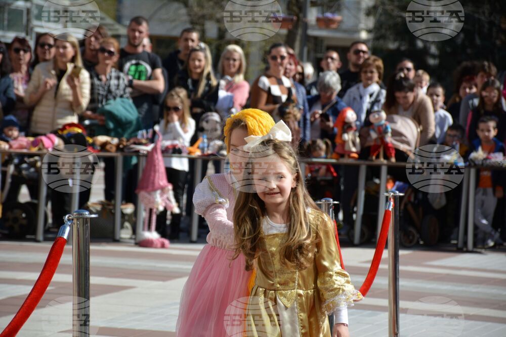 Благоевград - парад - приказни герои