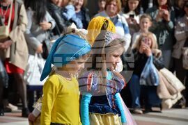 Благоевград - парад - приказни герои