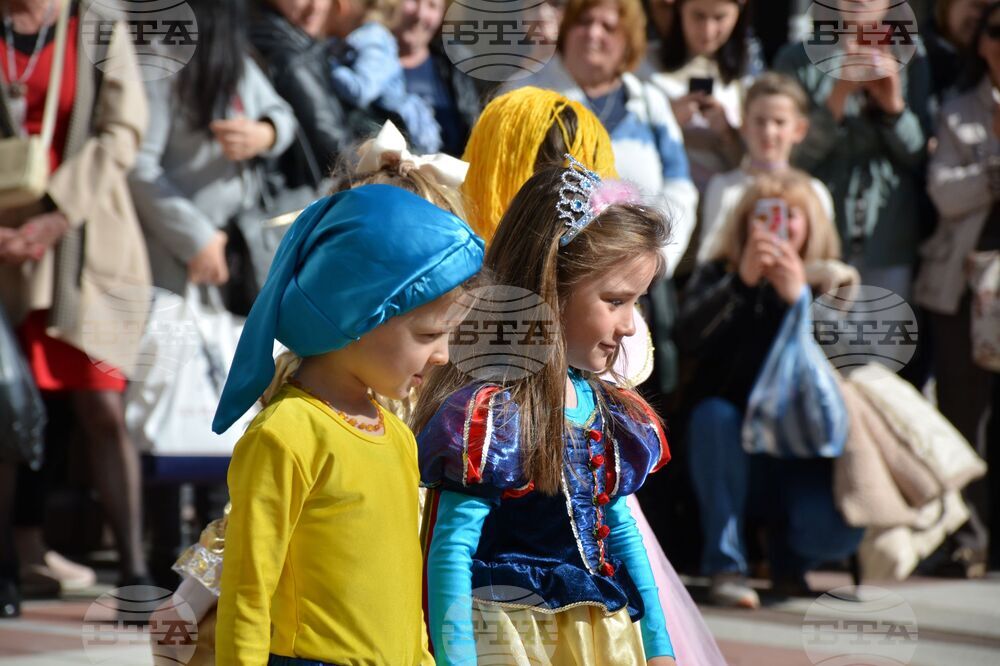 Благоевград - парад - приказни герои