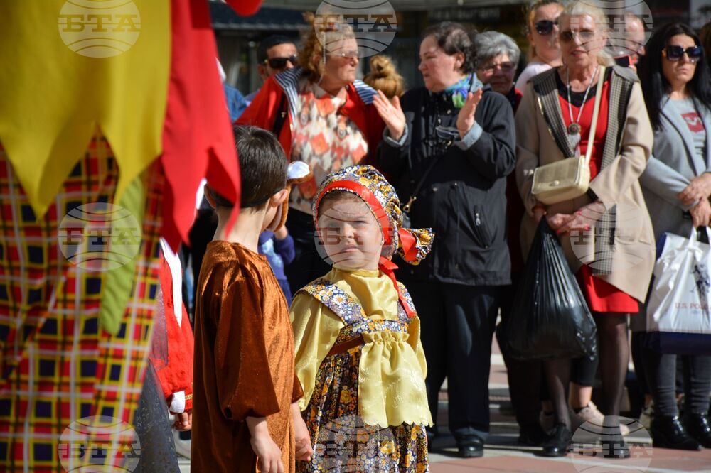 Благоевград - парад - приказни герои