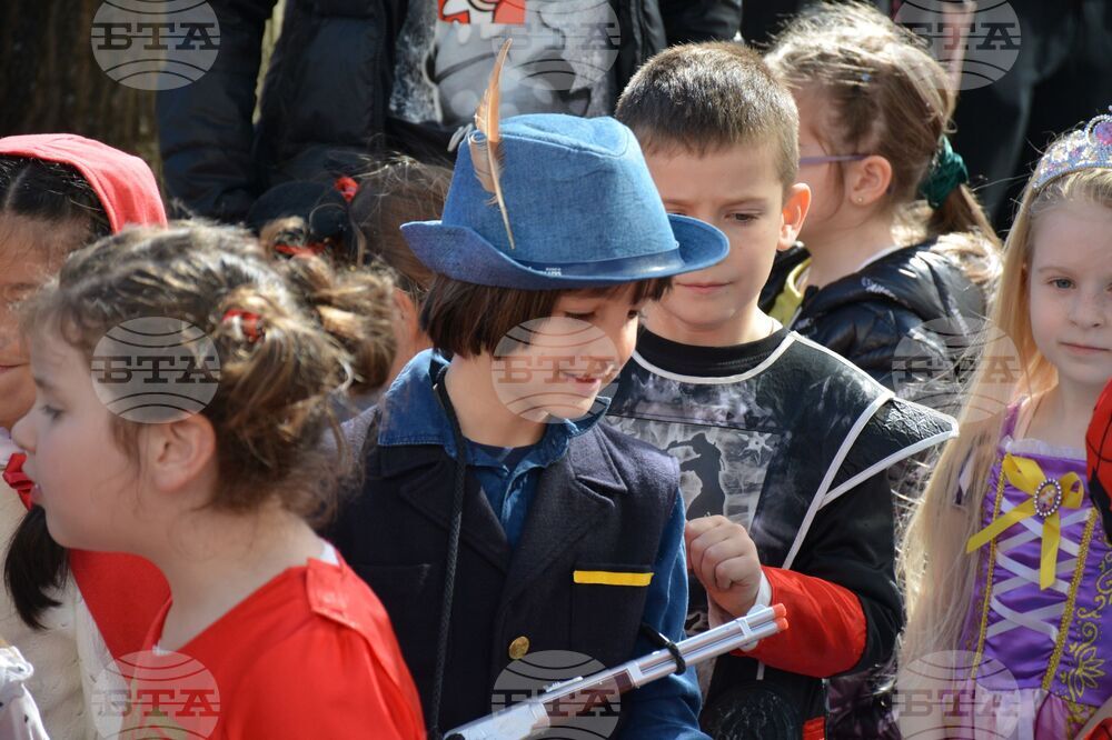 Благоевград - парад - приказни герои