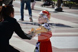 Благоевград - парад - приказни герои