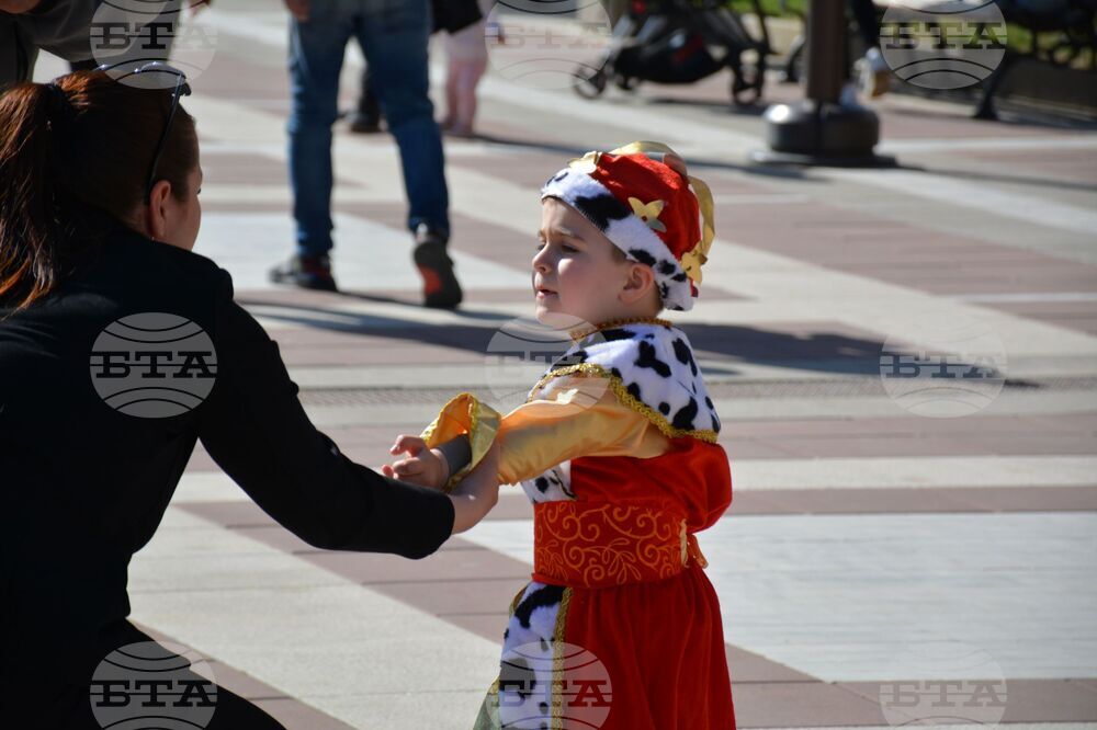 Благоевград - парад - приказни герои
