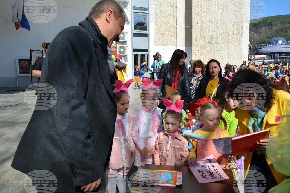 Благоевград - Илко Стоянов - парад - приказни герои