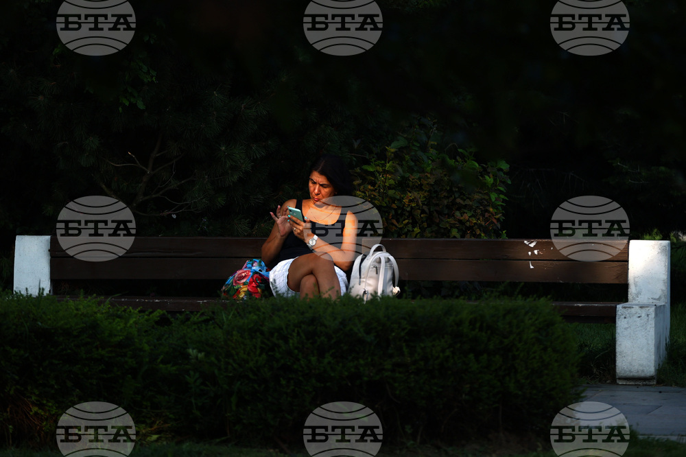 Мобилният оператор А1 съобщи, че в момента има технически затруднения в страната при обаждания и съобщения